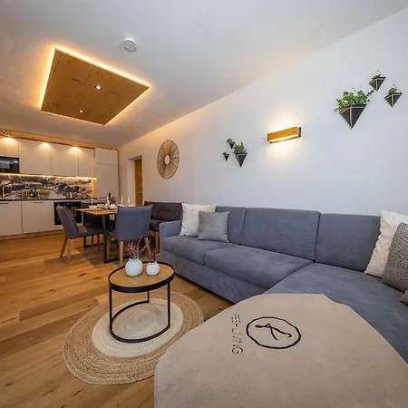 Fesh Living Apartment